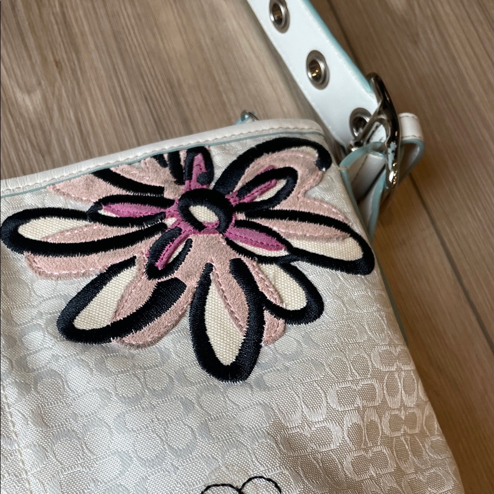Coach Floral Embroidered Cream Shoulder Bag - Picture 7 of 16